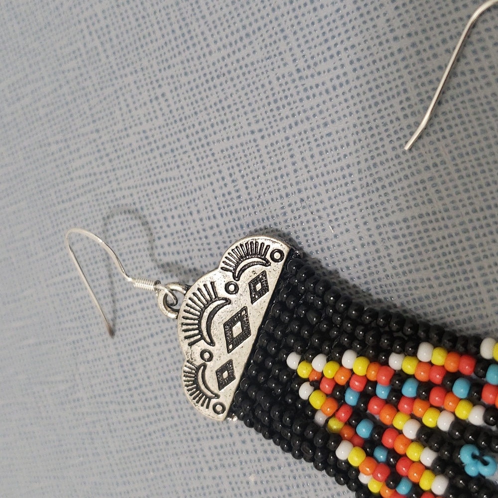 NWOT Beautiful Small Bead Peyote Stitch Earrings - Picture 3 of 6